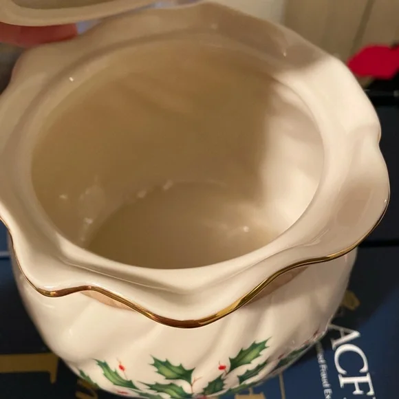 Lenox Holiday Cookie Jar - Festive White - Picture 4 of 5